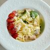 Фетучини с лососем и креветками в Hello olivia по цене 760