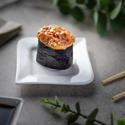 Суши Острый лосось в Суши-бар Макс Бокс по цене 120 ₽