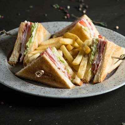 Клаб-сэндвич в Mesto Sushi & Grill по цене 350