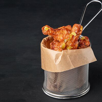 Крылья куриные в Gellert Bar по цене 520 ₽