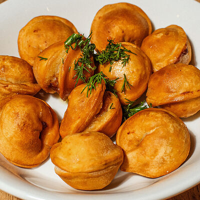 Пельмени куриные во фритюре в Кафе Наше Место по цене 350 ₽