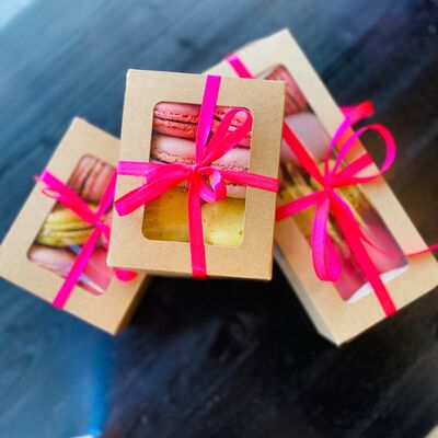 Набор из 7 макарун в подарочной коробке в Пекарня Буханка по цене 800 ₽