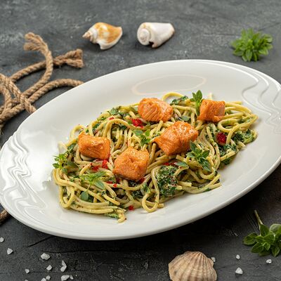 Спагетти с лососем и шпинатом в Сорренто по цене 695 ₽