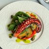 Осьминог с молодым картофелем, запеченным перцем и соусом тоннато в Le grill по цене 1950