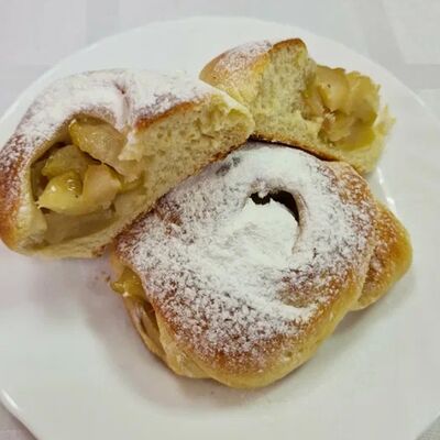 Пирожок со свежим яблоком в Домашняя кухня по цене 60 ₽