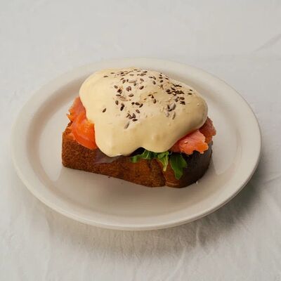 Бенедикт на булочке бриошьв Civil Coffee Bar по цене 810 ₽