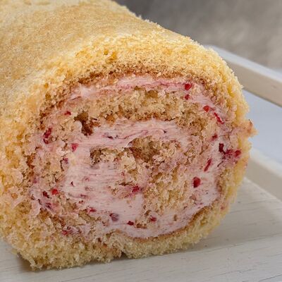 Рулет ванильный с малинойв Вкус КМВ по цене 810 ₽