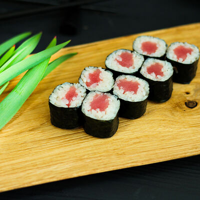 Маки с тунцом в Yomayo по цене 259 ₽