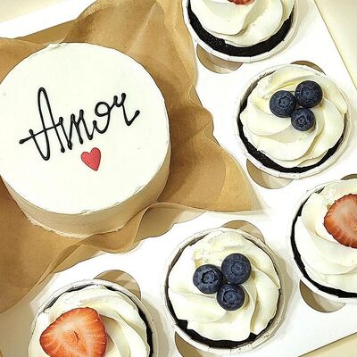 Бенто Амур и 5 капкейков в Bala bakery по цене 4500 ₽