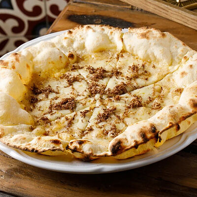 Pizza Romano Croccante Тройной Трюфельв Salone Pasta & Bar по цене 3100 ₽