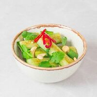 Салат с битыми огурцами в Луиджи & Тосё