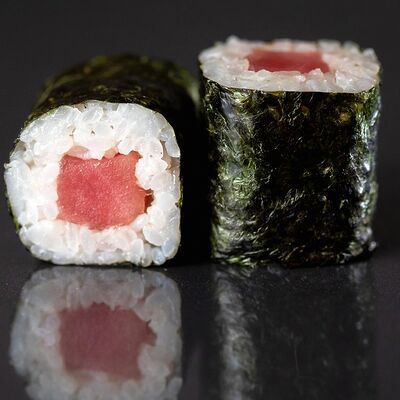 Хосомаки с тунцомв Cенсей по цене 270 ₽