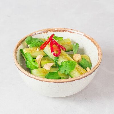 Салат с битыми огурцами в Луиджи & Тосё по цене 169