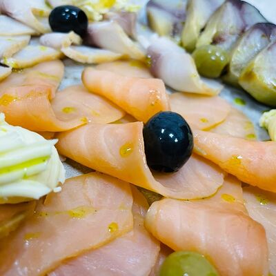 Ассорти слабосоленой рыбы в Vinokurov karaoke rest по цене 2106 ₽