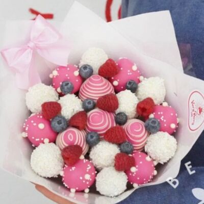 Букет Дыхание Любви S в Клубника в шоколаде VeryBerryLab по цене 6770 ₽