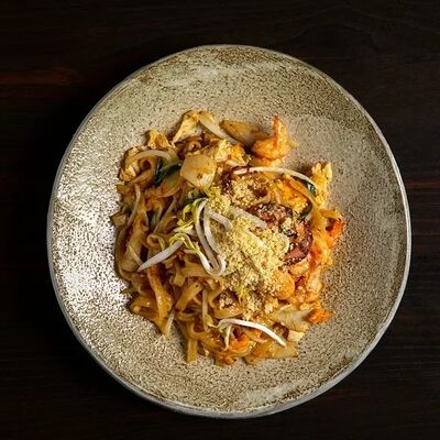 Рисовая лапша пад-тай с морепродуктами в KOJI по цене 1350 ₽