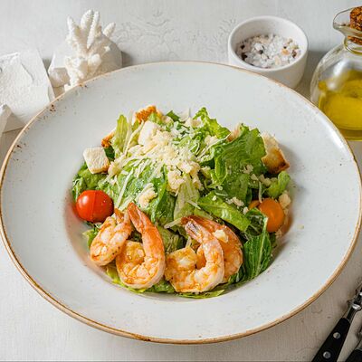 Цезарь с креветками в Шеф-Рояль по цене 890 ₽