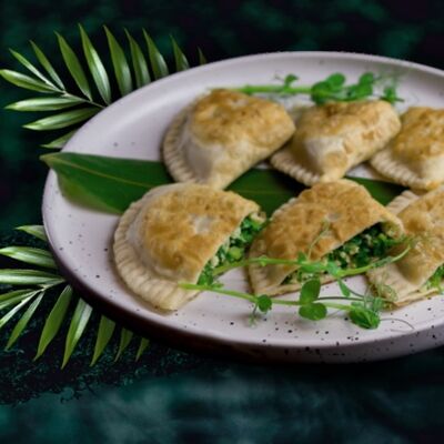 Чебуреки с чесночной травой в LAOBAN по цене 820 ₽