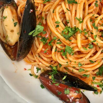 Паста с мидиями в томатном соусе в Фитнес меню по цене 930 ₽