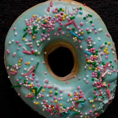 Донат Черникав Юмадиль пончики & кофе по цене 169 ₽