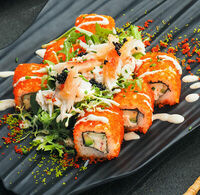 Ролл-салат Калифорния с крабом в Mojo