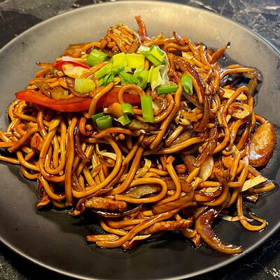 C7K Жареная лапша с курицей в Ван шифу по цене 558 ₽