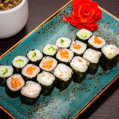 Сет Мини-роллов в Суши Море Мото по цене 789 ₽