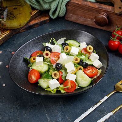 Салат Греческий в Deus Burgers по цене 450 ₽