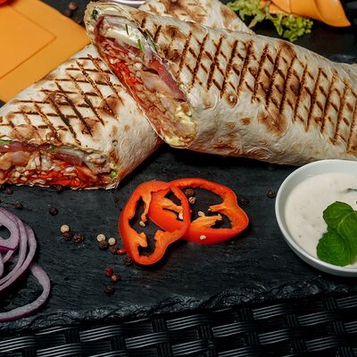 Сувлаки куриный в лаваше в Шаурмэн по цене 460 ₽