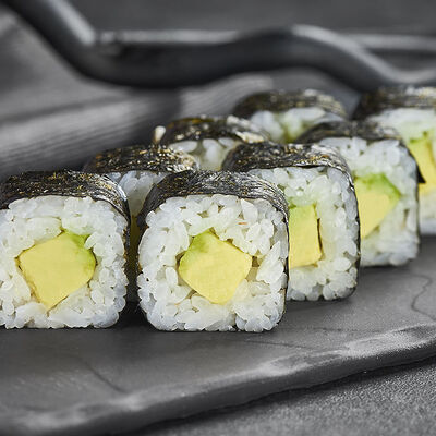 Маки с авокадо в Суши мастер по цене 99 ₽