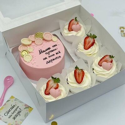Бенто-торт и капкейки Мамы как пуговки (большой набор) в Cosmo Сakery по цене 4990 ₽