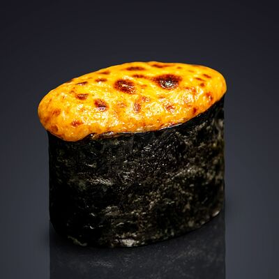 Запеченные суши с лососем в Sole Pizza по цене 170 ₽