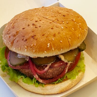 Бургер веганский (вегетарианский) в Смузи-маркет Зелёнка по цене 610 ₽