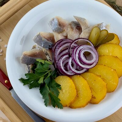 Картошечка с селёдочкой в Корпус О бар по цене 400 ₽