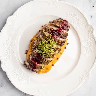 Утиная грудка с пюре из батата в Патис по цене 1265 ₽