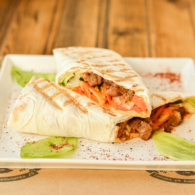 Шаурма со свининой в Гриль-бар Камбуz по цене 220 ₽