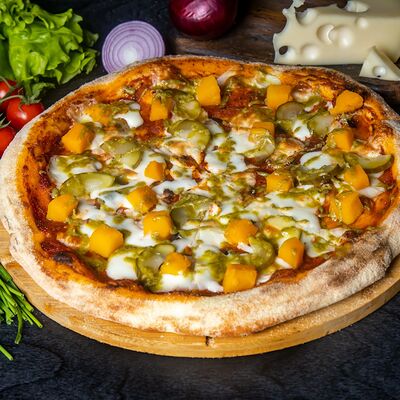 Тыквенная в Марко пицца по цене 960 ₽