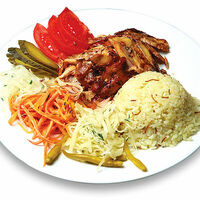 Донер куриный на тарелке в Mezza Luna