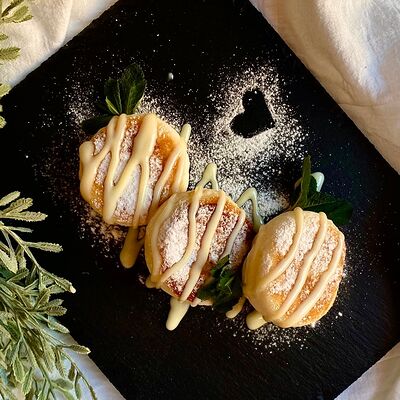 Сырники творожные со сгущенным молоком в Вкус кофе по цене 339 ₽