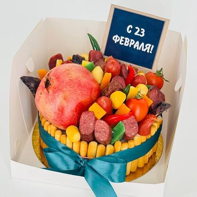 Бенто из колбасы с гранатом с днем рожденияв Дарите красиво по цене 5500 ₽