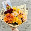 Цветы разноцветные ромашки хризантемы в букете на Хеллоуин Halloween в Дарите красиво по цене 2990