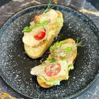 Брускетта цезарь в BRCAFE