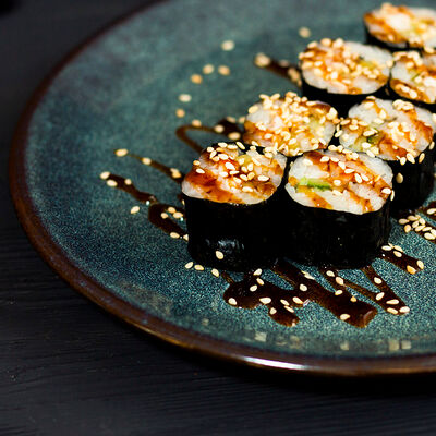 Маки с угрем в Yomayo по цене 295 ₽