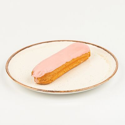 Эклер клубника со сливками в Kitchen по цене 290 ₽