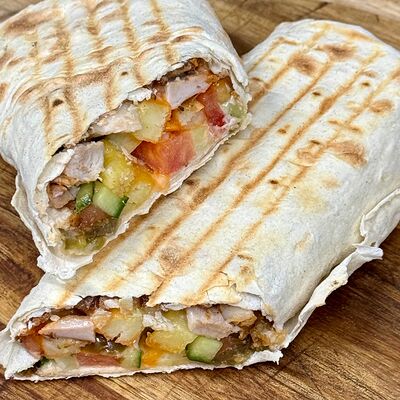 Шаурма острая с курицей в Art Grill по цене 529 ₽