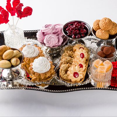 Сладкая Лавка (большое ассорти десертов к чаю) в Dr. Живаго по цене 3500 ₽