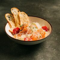 Салат Цезарь с лососем в Японский Двор