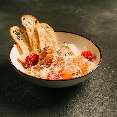 Салат Цезарь с лососем в Японский Двор по цене 840 ₽