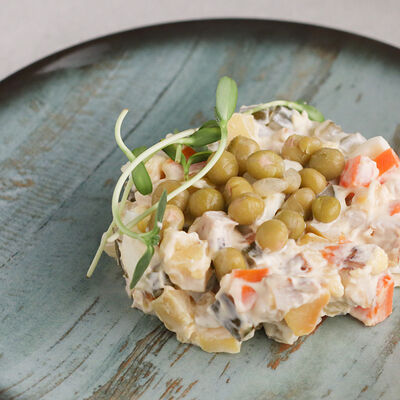 Салат Оливье в Елки Холл по цене 199 ₽