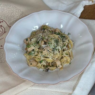 Паста с цыпленком и цукини в Debaton по цене 585 ₽